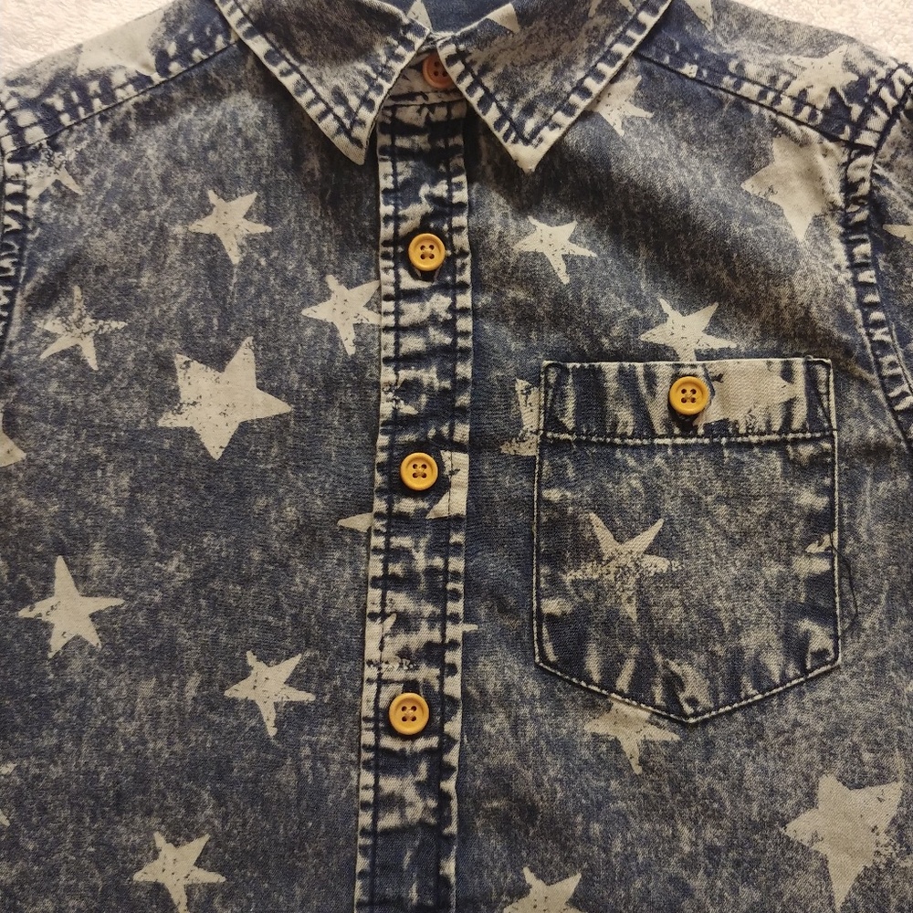 Button down boys. 4/5 - Picture 3 of 7